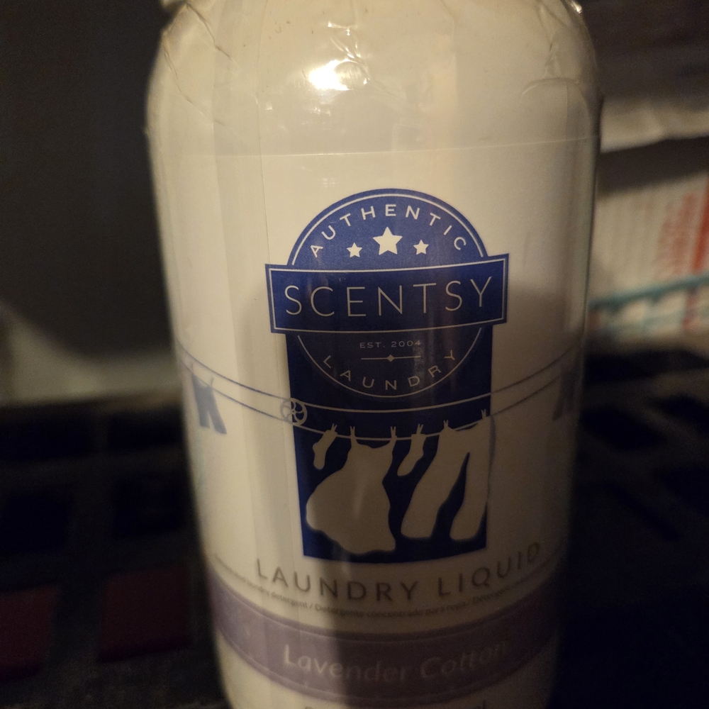 Scentsy Lavender Cotton Laundry Liquid - White and Blue Label